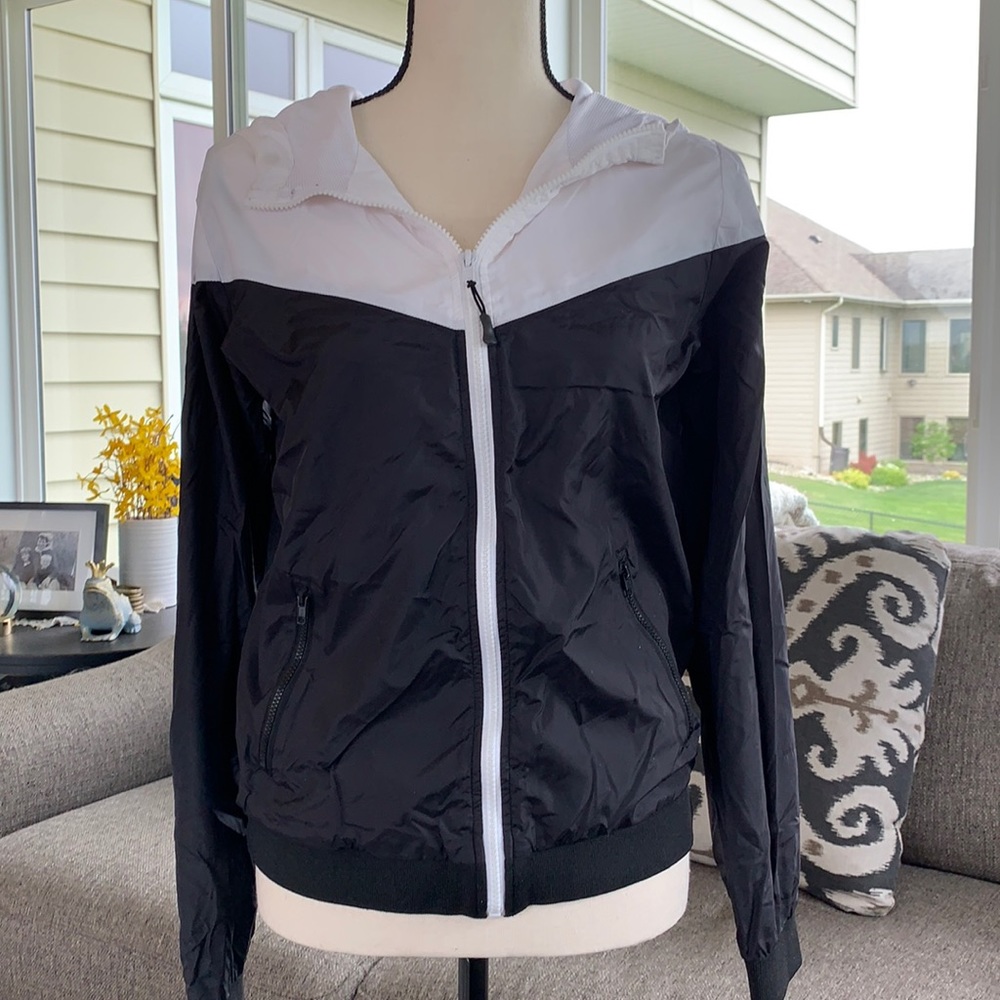 Garage Clothing Co.  Women’s Black White Windrunner Jacket Size Medium